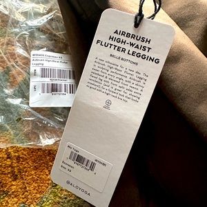 ALO Yoga airbrush high waist flutter legging XS espresso brand new with tags